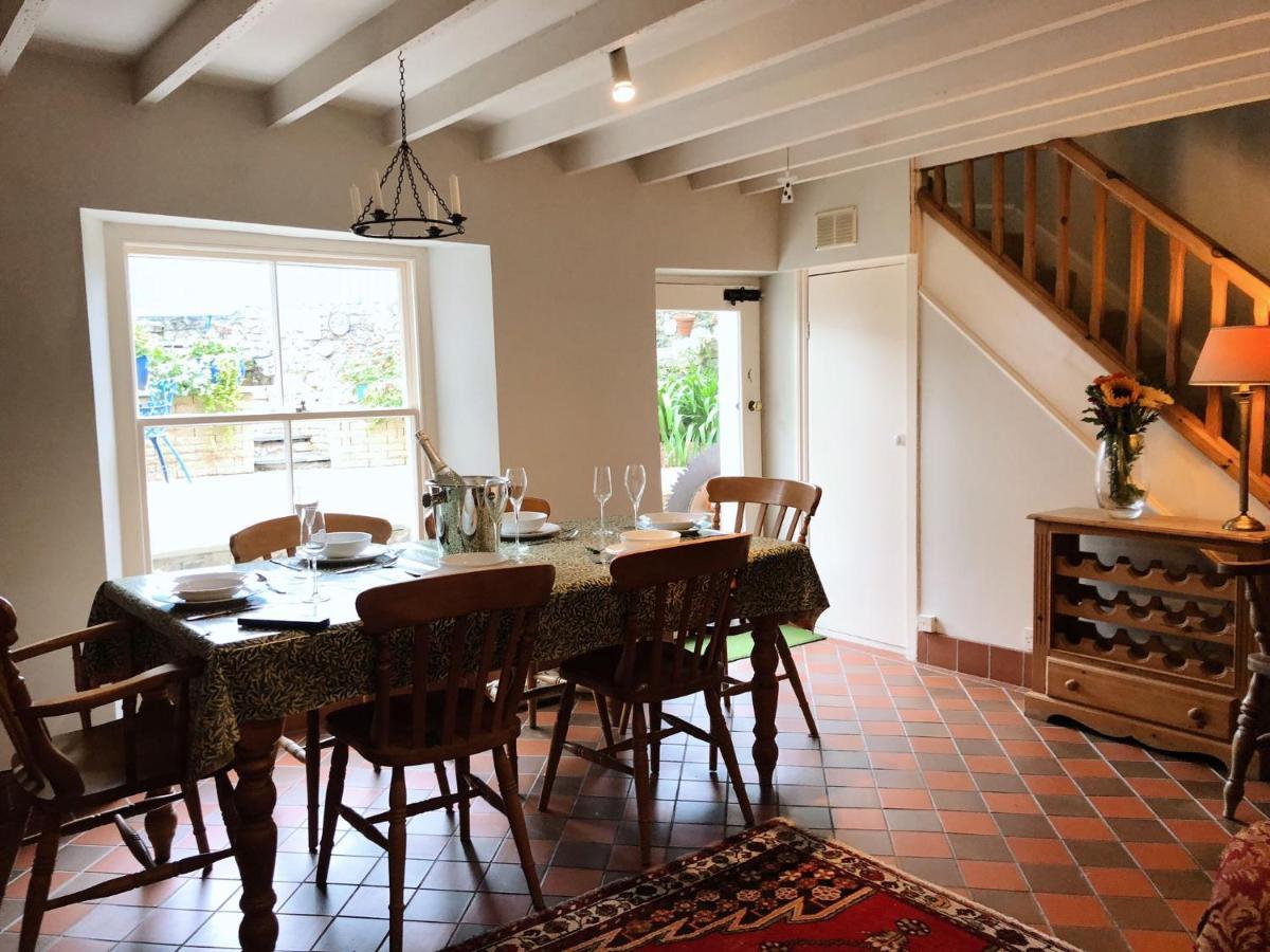 Stunning & Spacious House In Central テンビー エクステリア 写真