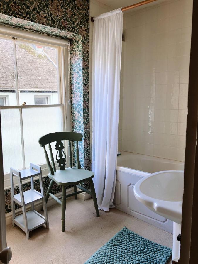 Stunning & Spacious House In Central テンビー エクステリア 写真